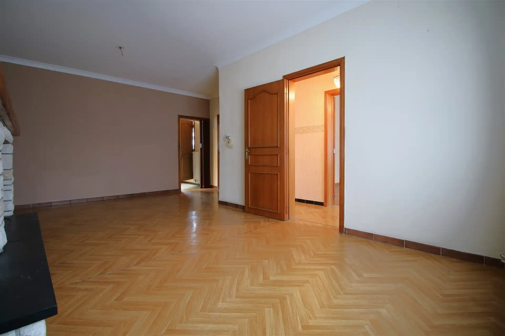 Te renoveren woning met tuin en garage foto 5