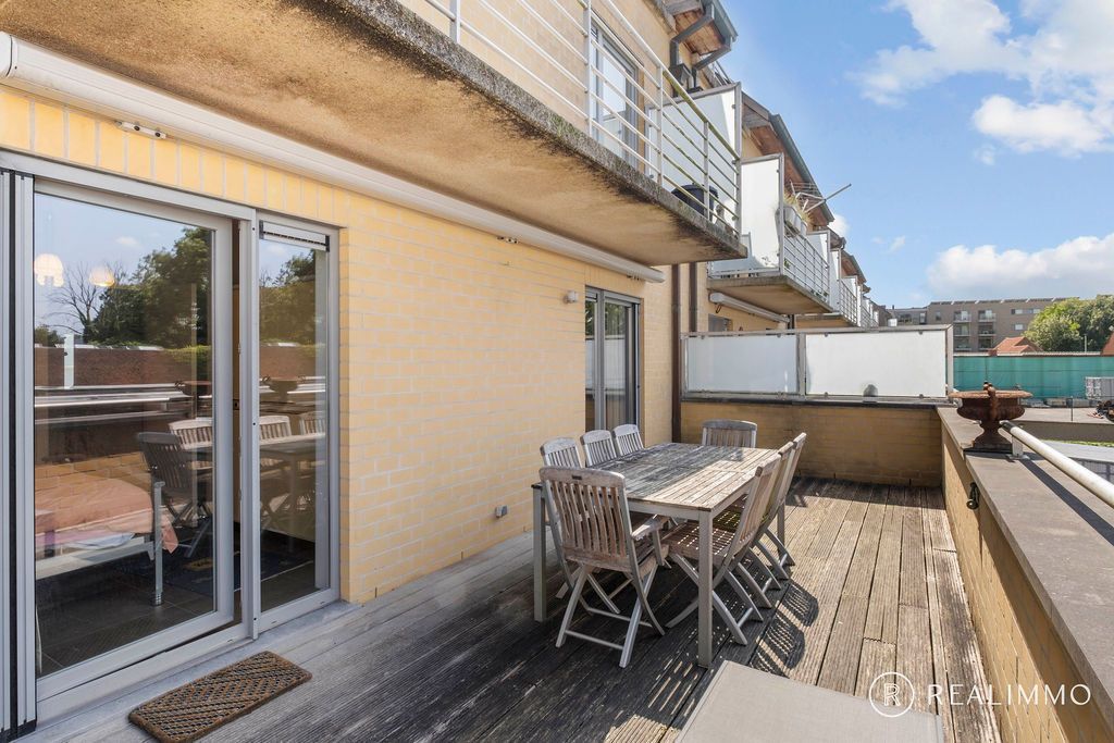 Ruim appartement met garage! foto 4