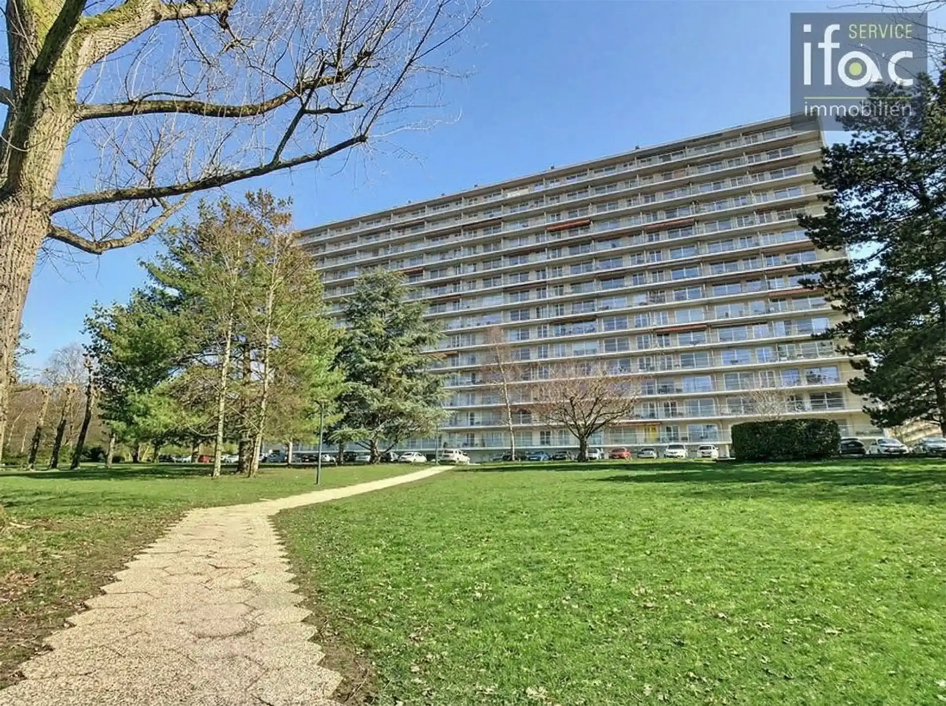 Appartement met 2 slaapkamers, kelder en garagebox foto {{pictureIndex}}