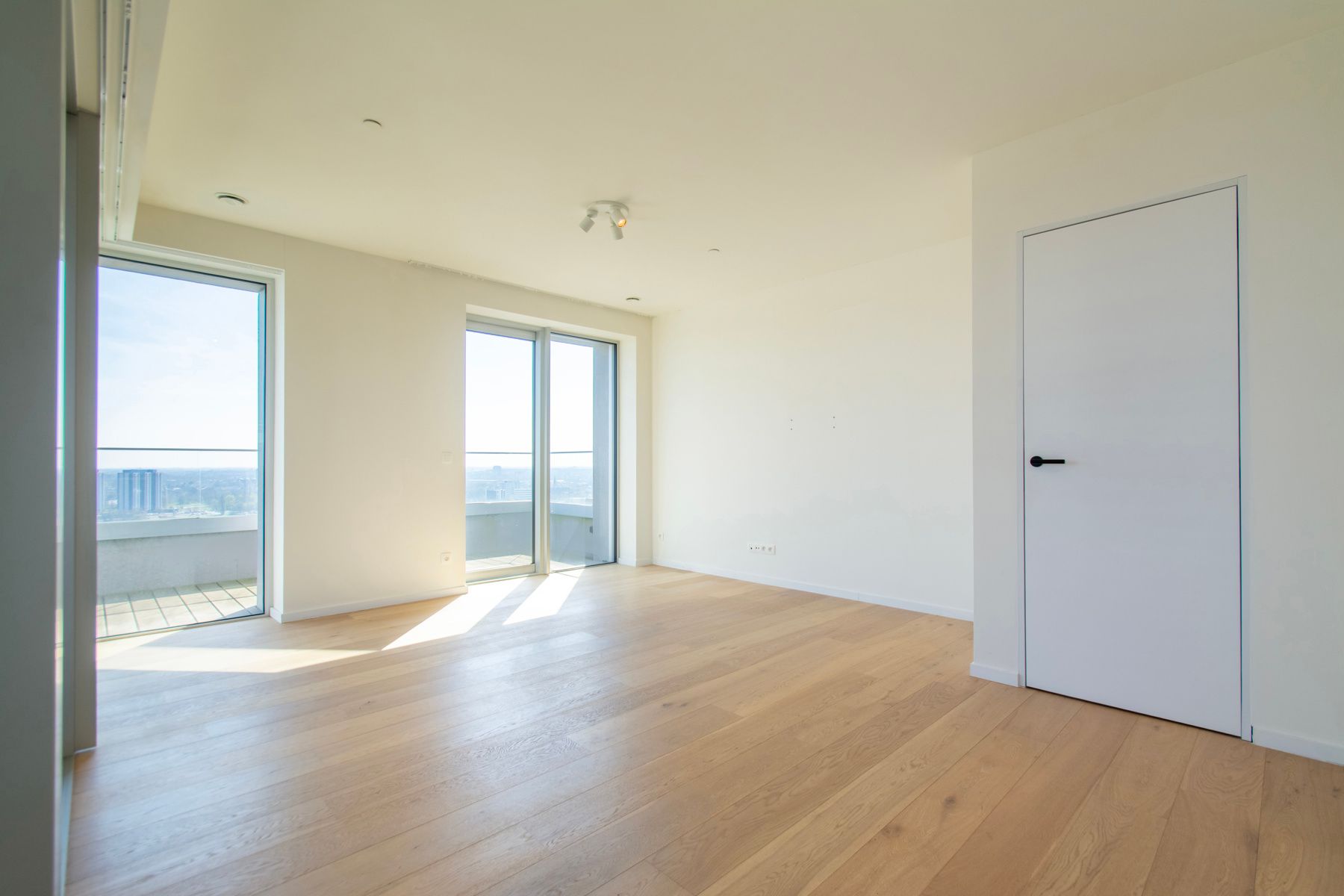 Gezellig gemeubeld 2-slaapkamer app. met groot terras foto 4