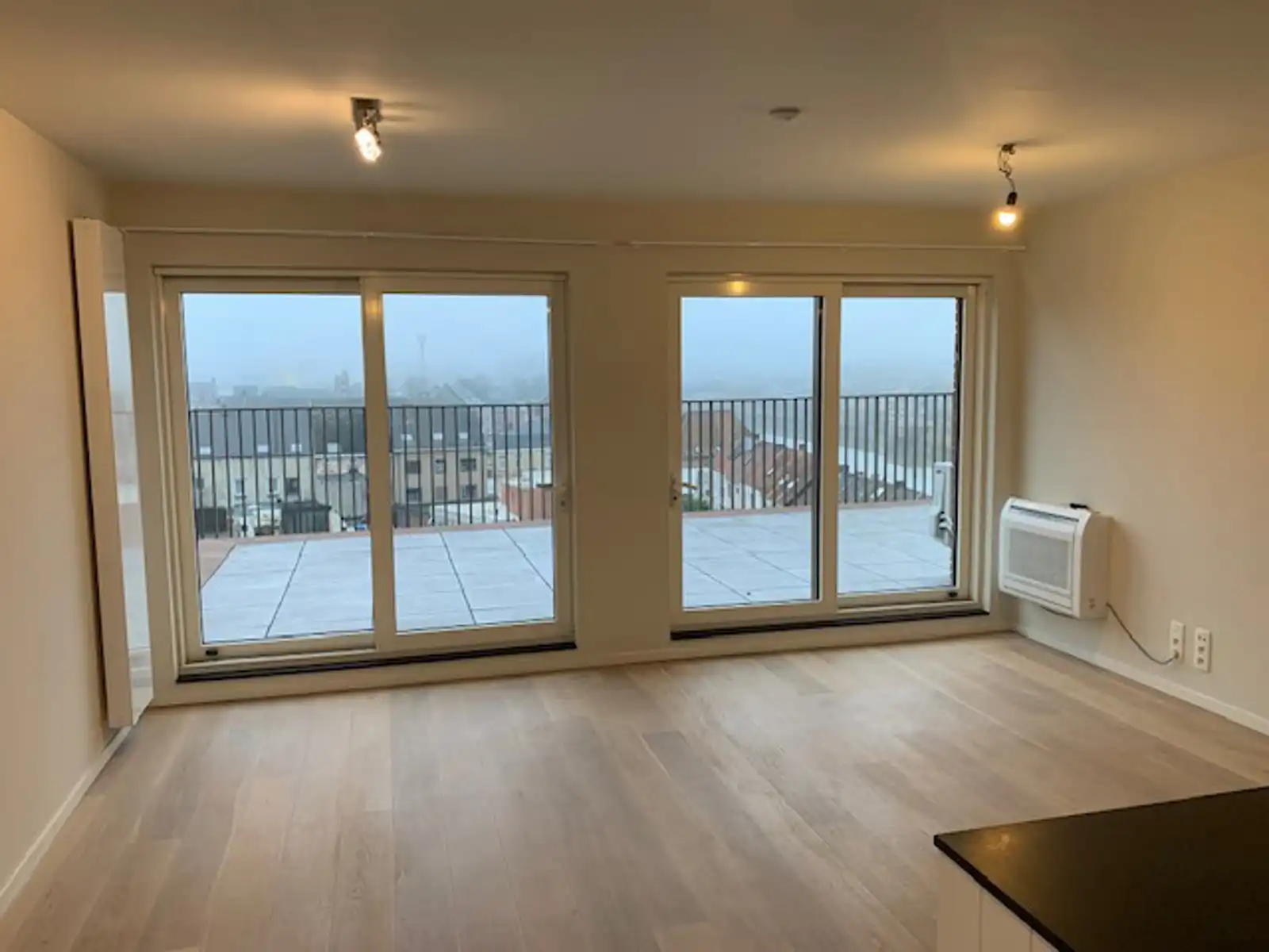 Centraal gelegen tweeslaapkamer appartement met groot terras foto 5