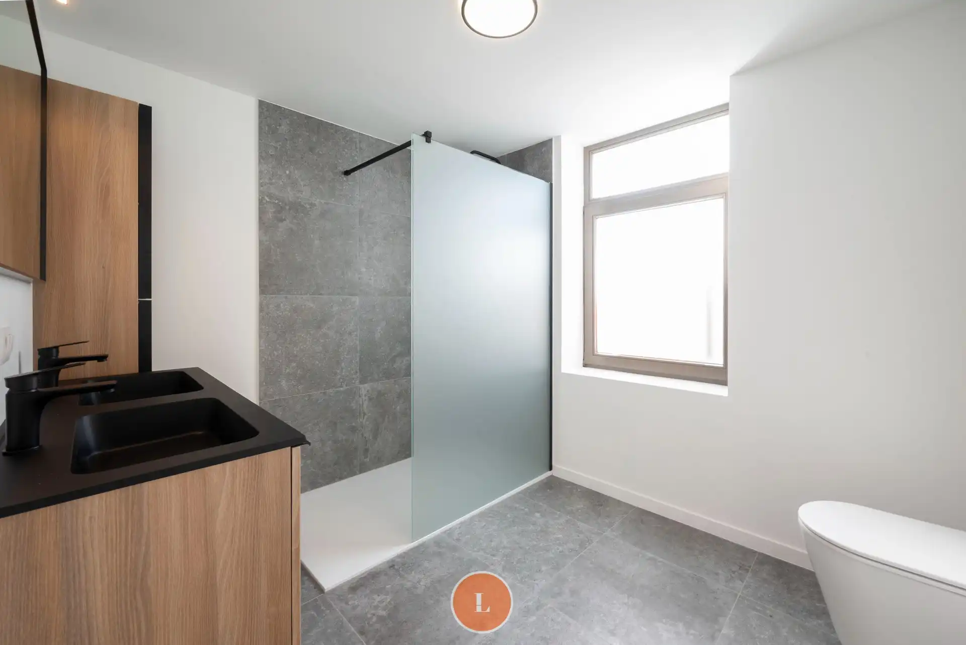 Instapklare totaal gerenoveerde woning met 5 ruime slaapkamers, EPC A, tuin en garage foto 9