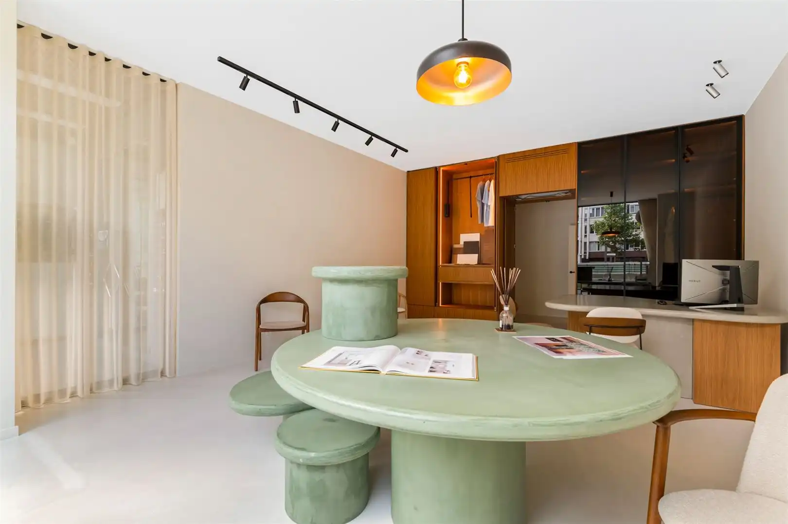 Luxueuze winkelruimte of kantoor vlakbij Rooseveltplaats, Centraal Station en Antwerpse Meir. foto 4