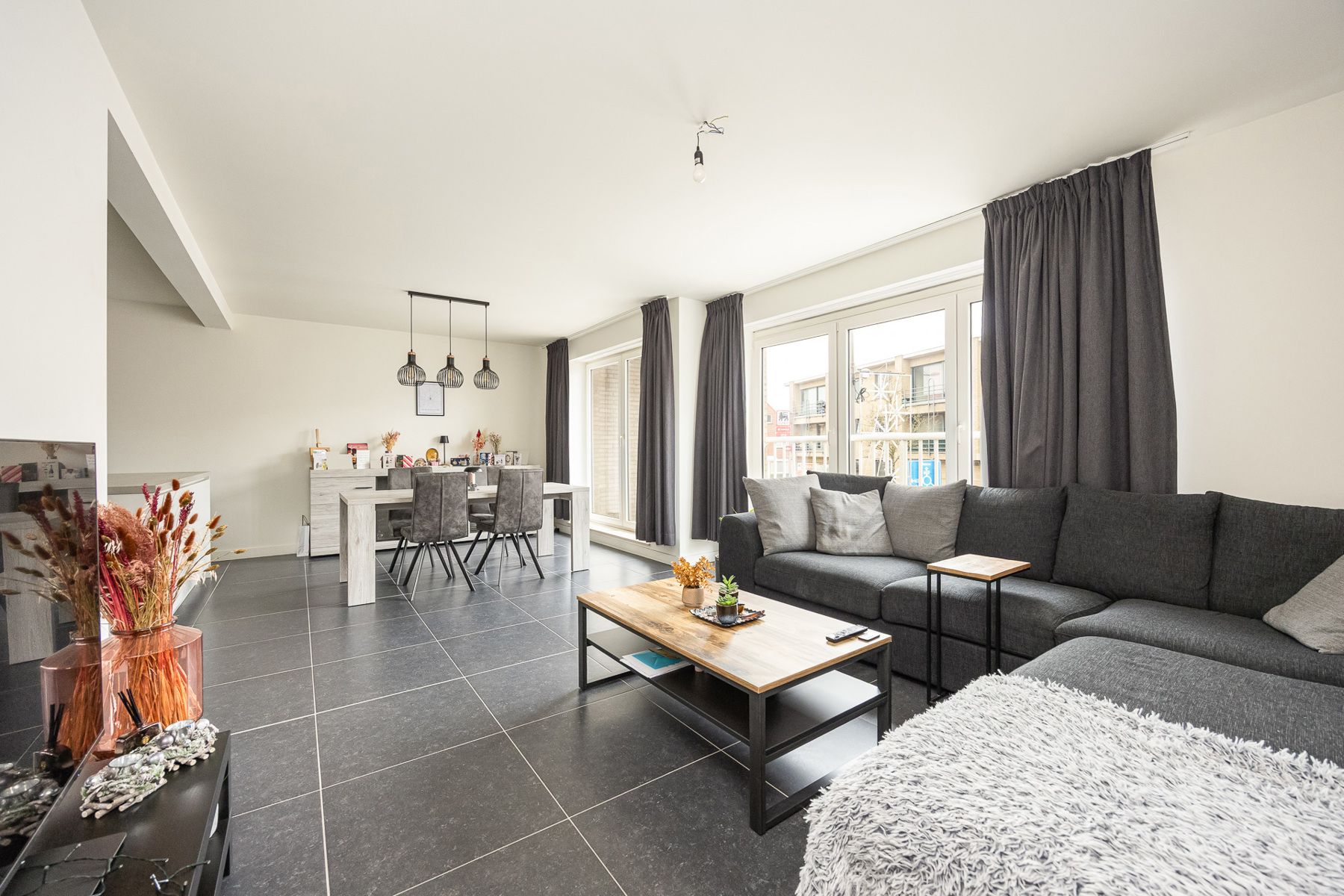 Recent en energiezuinig appartement met 2 slaapkamers in het centrum van Merksplas.  foto {{pictureIndex}}