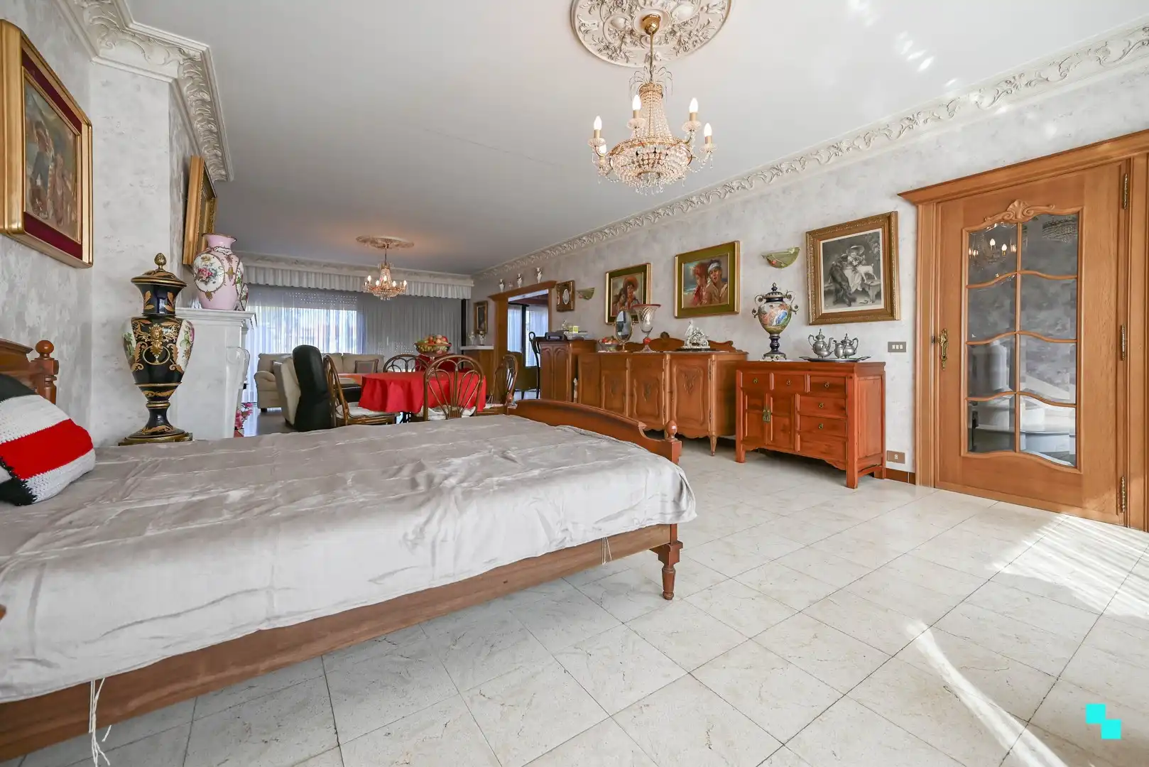 Karaktervolle woning met riante woonoppervlakte (267 m²) en tuin in Emelgem foto 6