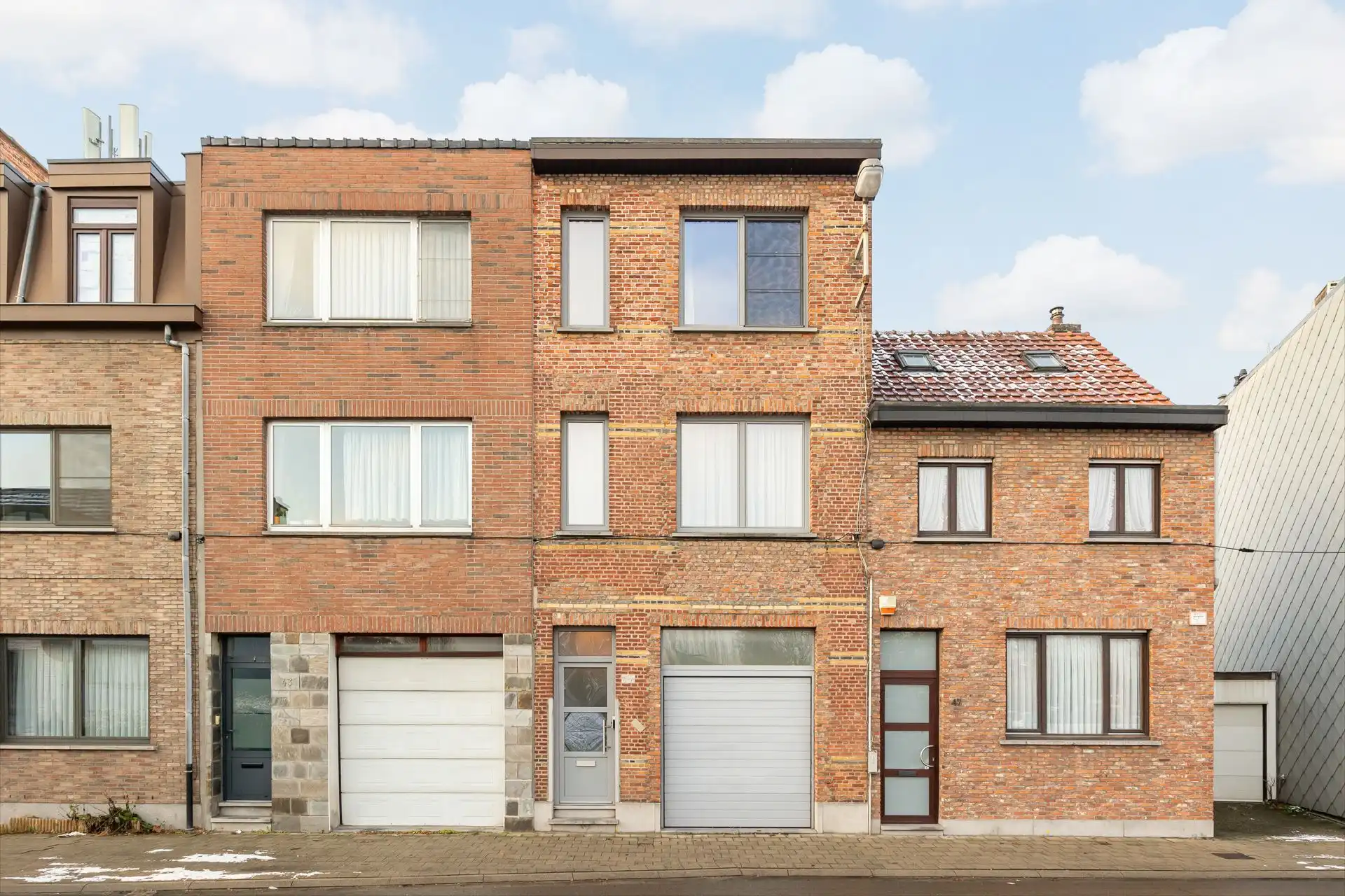 Ruime bel-étagewoning met tuin op toplocatie in Wilrijk! foto {{pictureIndex}}