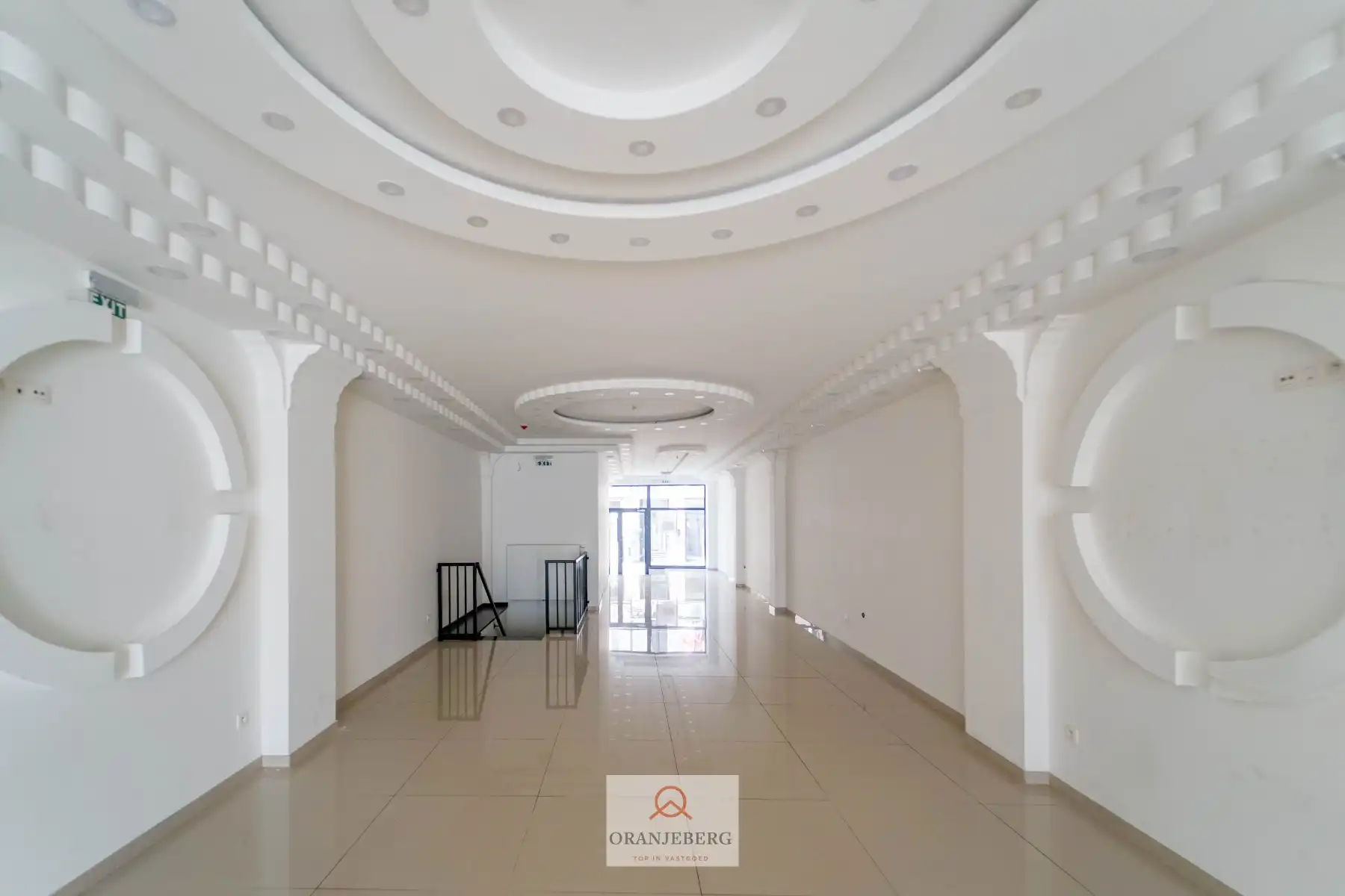 Recent volledig gerenoveerd handelspand (+-280m²) in Sleepstraat TE HUUR met een moderne uitstraling. foto 5