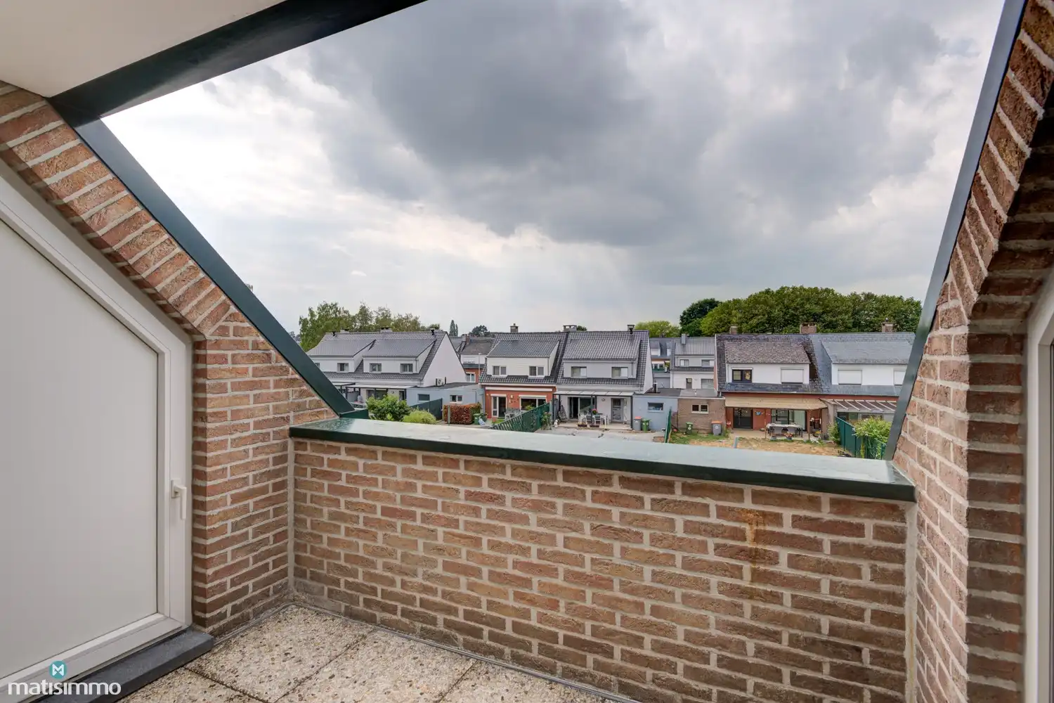 INSTAPKLAAR DUPLEXAPPARTEMENT MET 2 SLAAPKAMERS EN GARAGE NABIJ HET CENTRUM VAN BILZEN foto 14