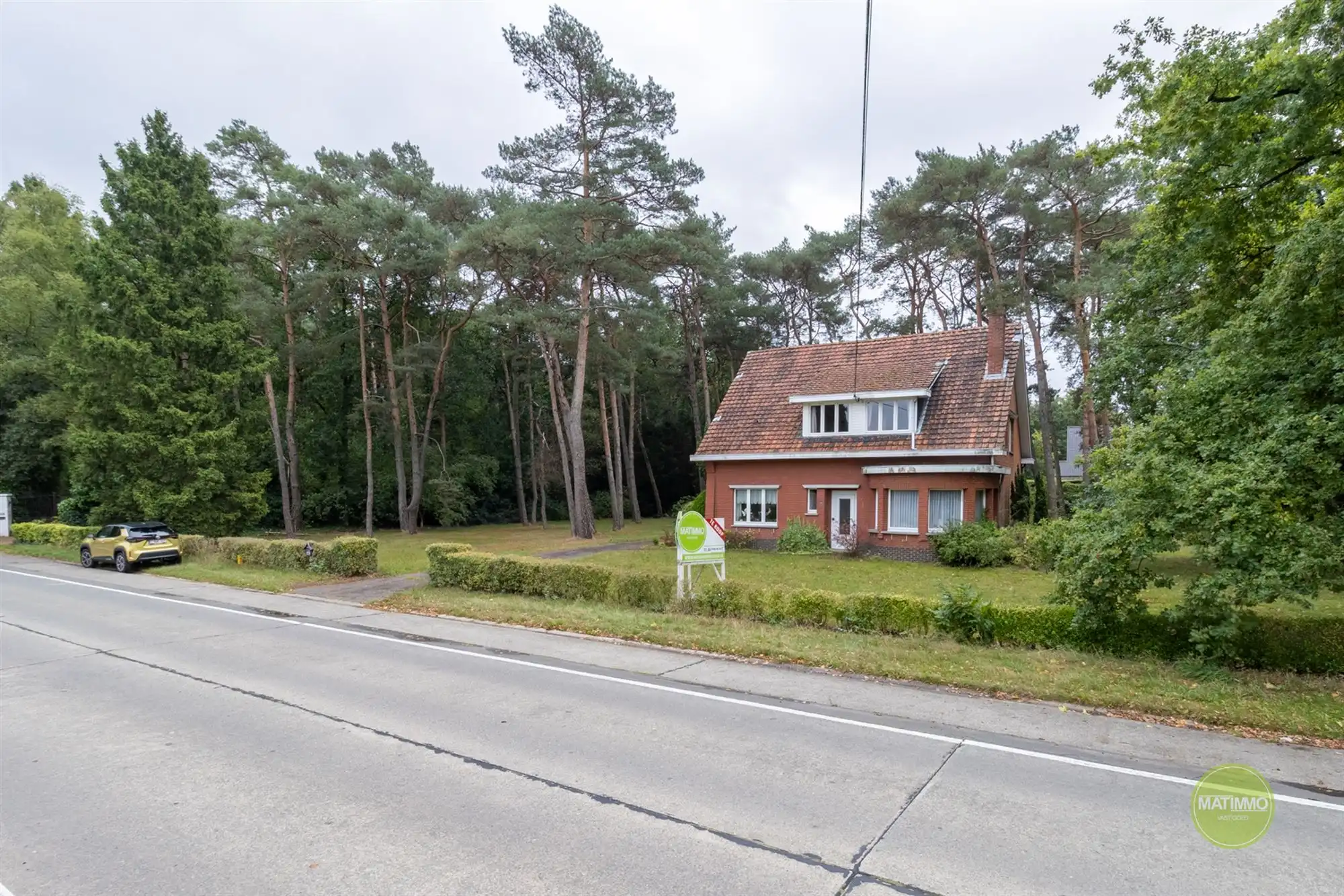 Vrijstaande woning op royaal perceel met bos in Mol-Sluis foto 2