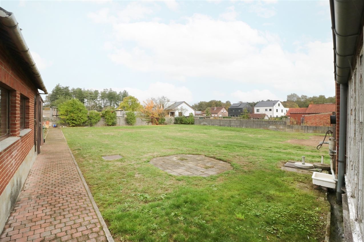 Gezinswoning met ruimte om mee te groeien op breed perceel van 12 are foto 4