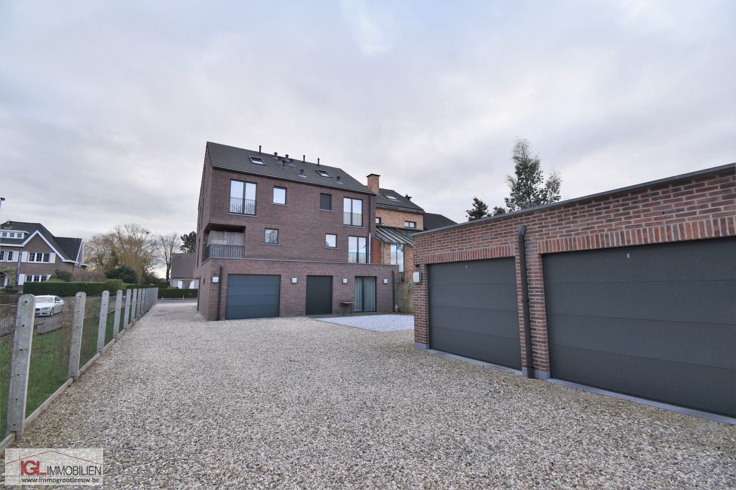 Triplex nieuwbouwappartement met 4 slaapkamers en garage foto 18