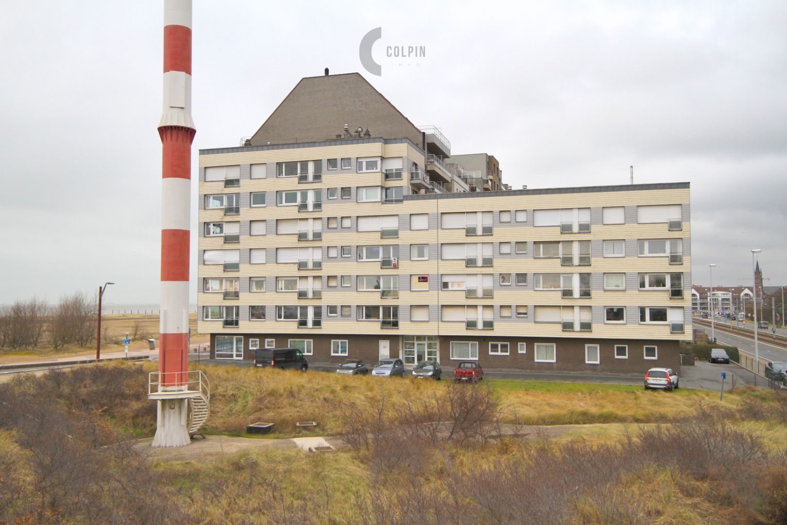 Garagebox gelegen aan de Zeedijk foto {{pictureIndex}}