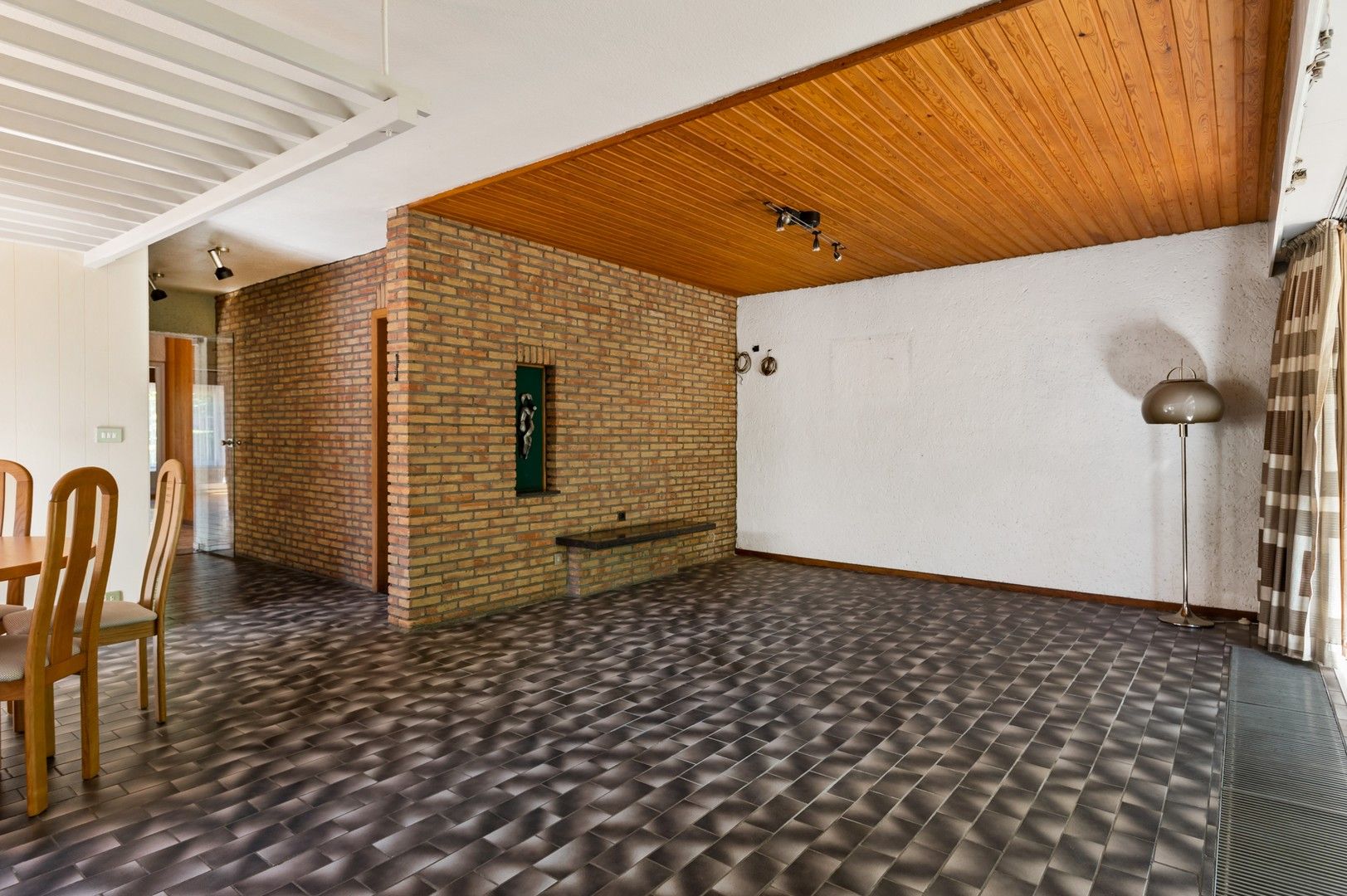 Vrijstaande woning met grote tuin in rustige buurt foto 2