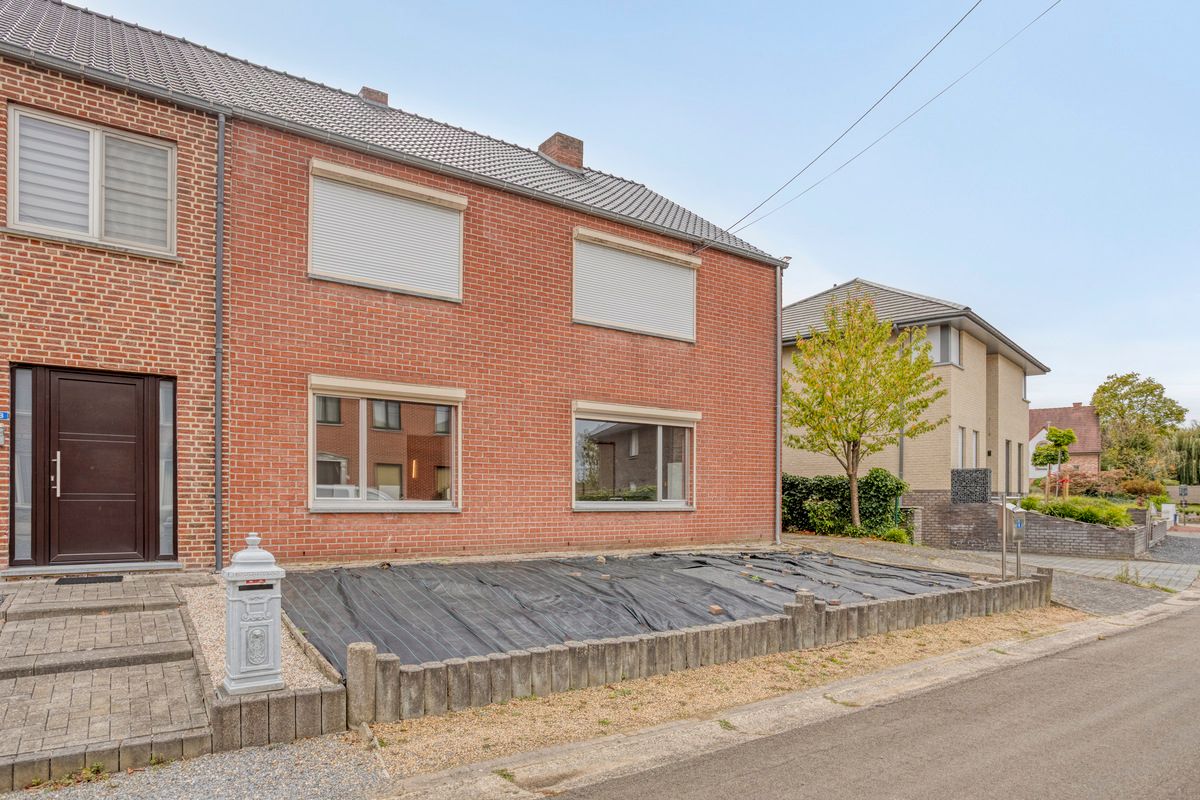 Te renoveren halfopen woning op een rustige locatie foto 3