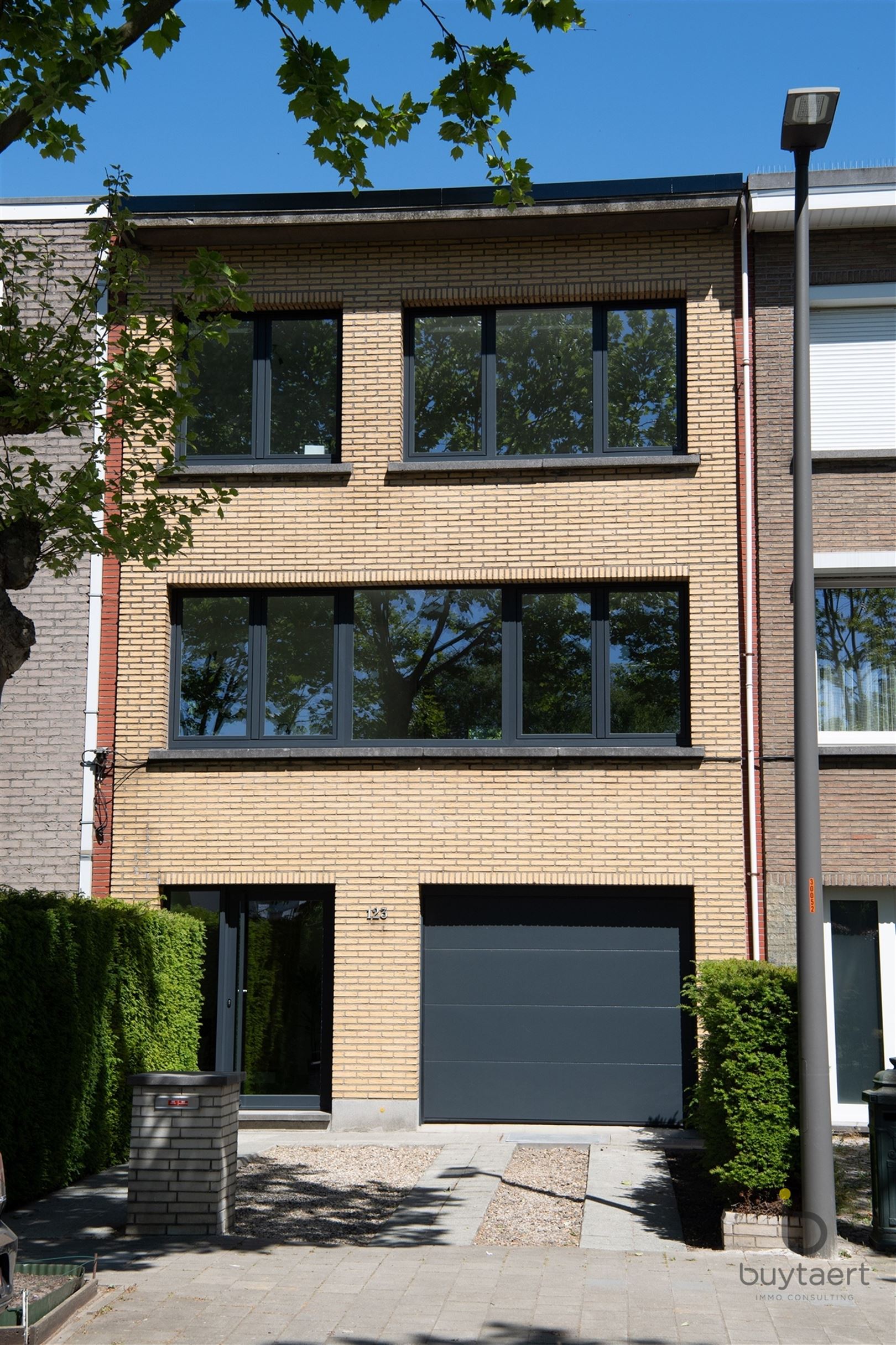 Instapklare éénsgezinswoning met drie slpks en tuin! foto 46