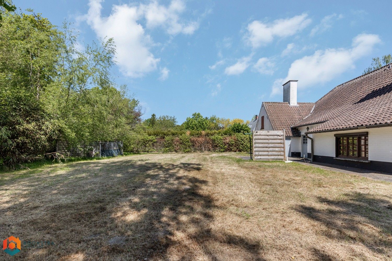 Landelijke Villa gelegen in groene omgeving met veel potentieel foto 22