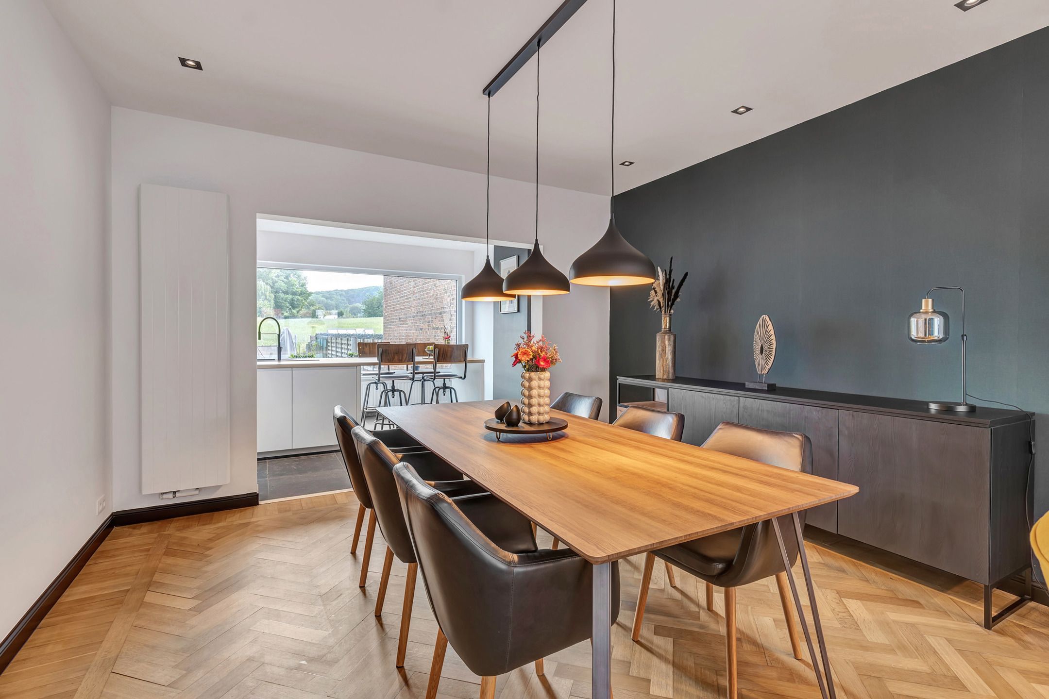 Gerenoveerde woning met 4 slaapkamers en 2 badkamers.  foto 10
