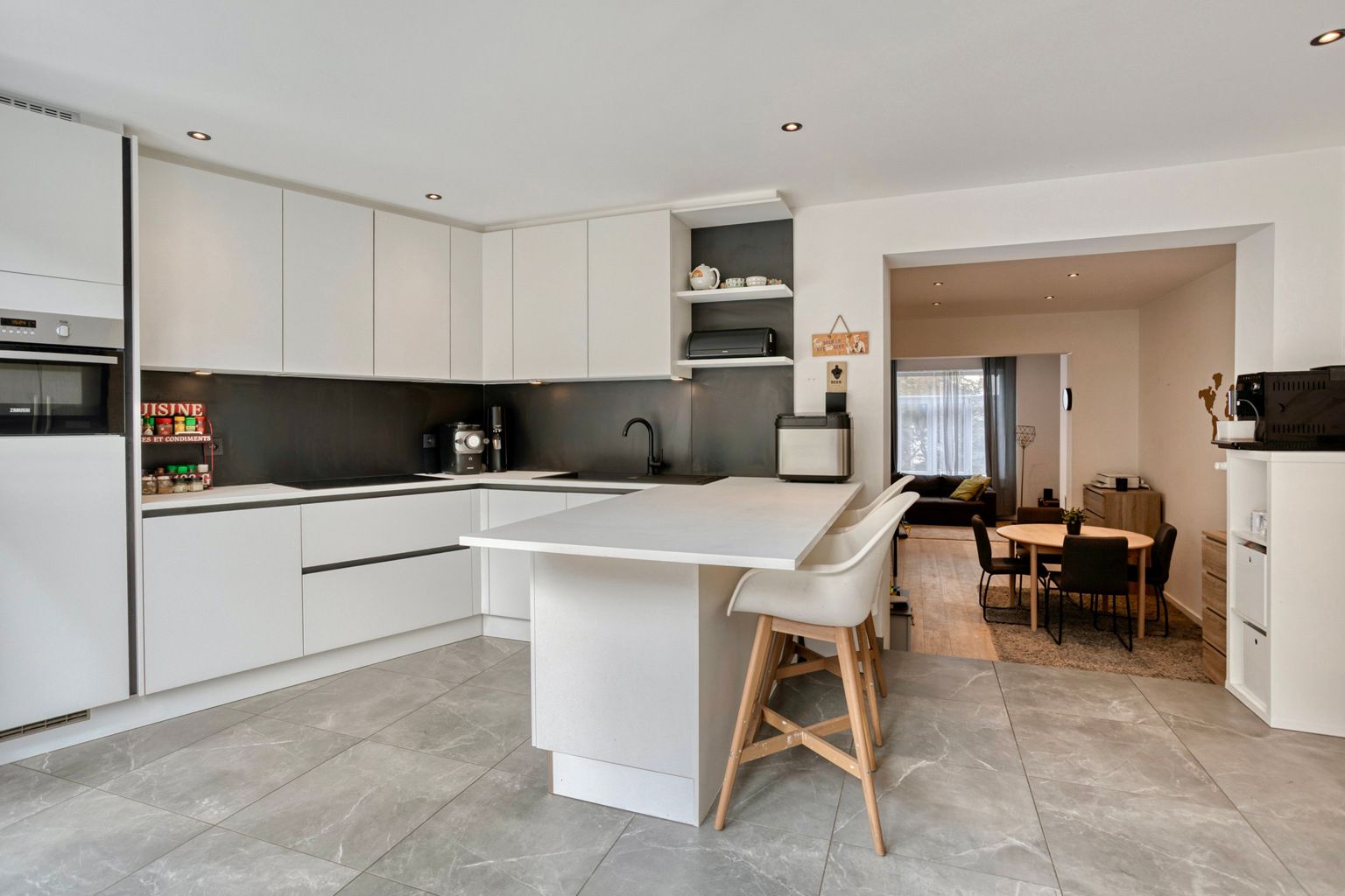 MOOI GERENOVEERDE WONING MET DAKTERRAS EN DUBBEL GARAGE foto 10
