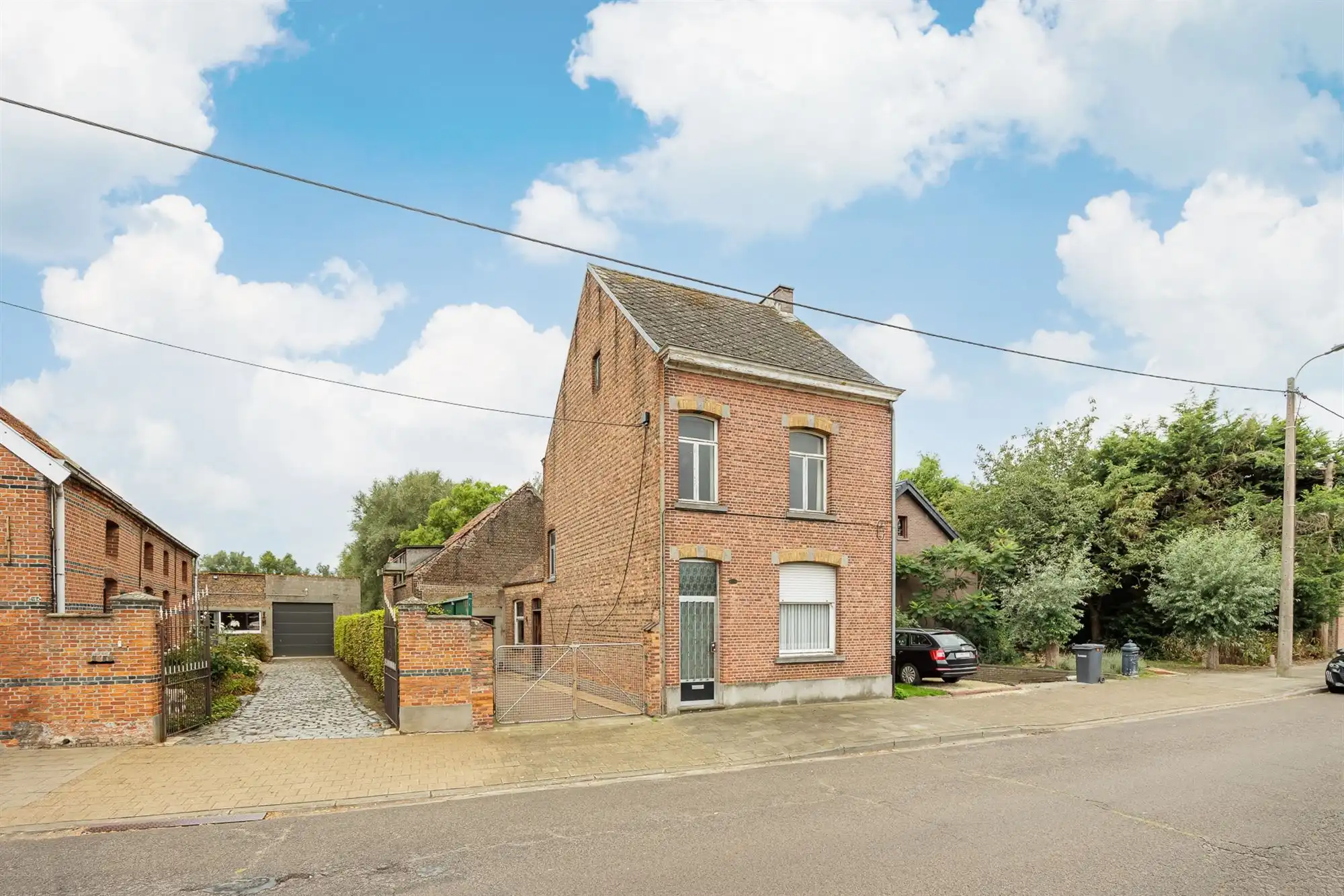 Te renoveren woning met garage, oprit en tuin foto 20