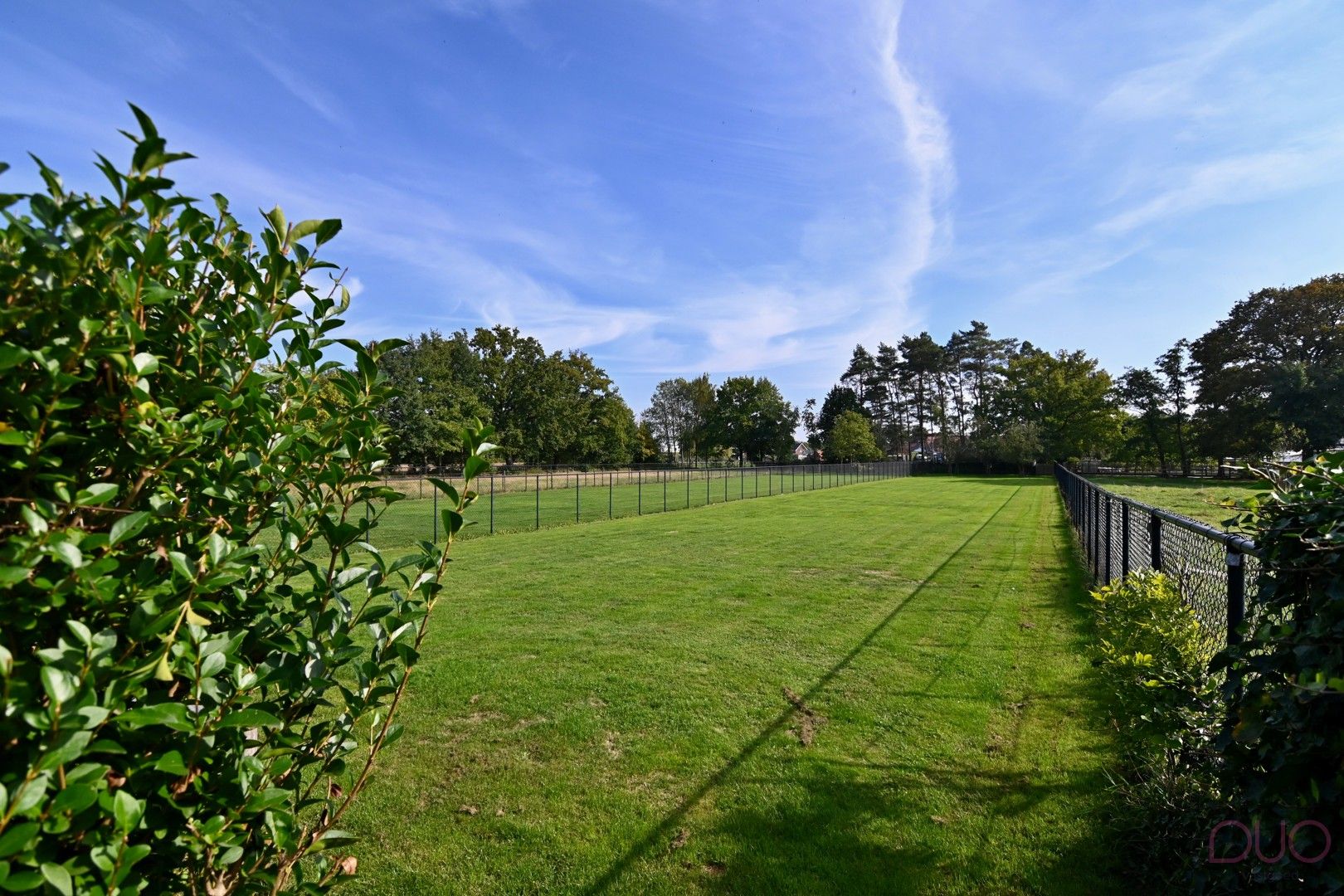 Knappe instapklare villawoning met vijf slaapkamers, verwarmd zwembad op 21a59ca foto 3