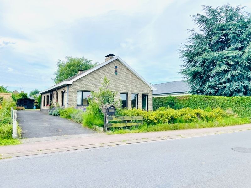 Charmante, te renoveren bungalow in Petegem-aan-de-Leie foto 2