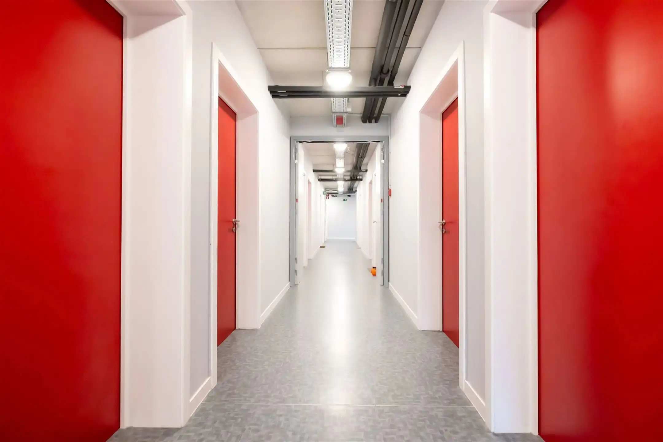 Studentkamer van ± 21m² met douchekamer foto 9