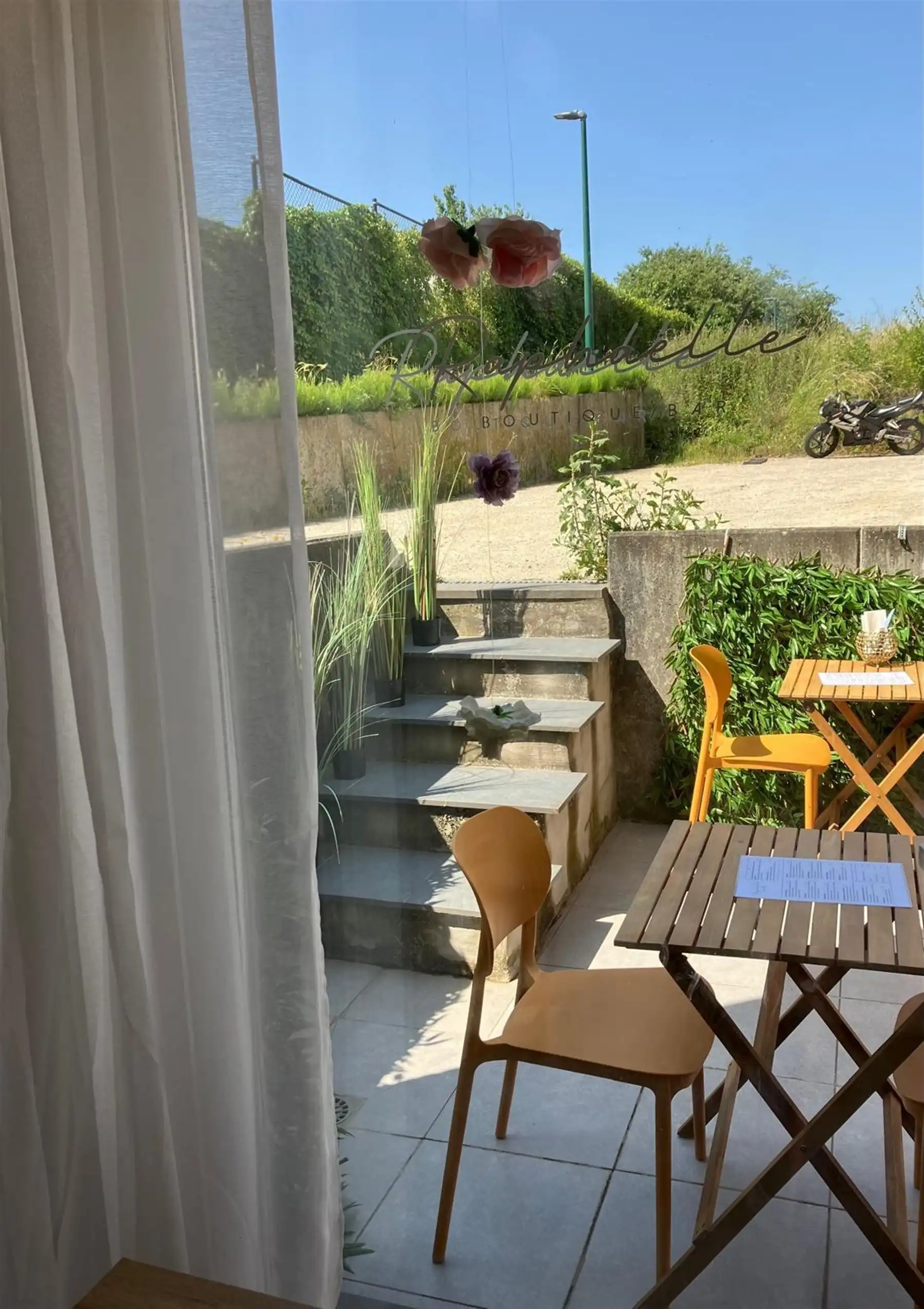 Brunchbar/Boetiek op toplocatie met terras, tuin & parking! foto 7