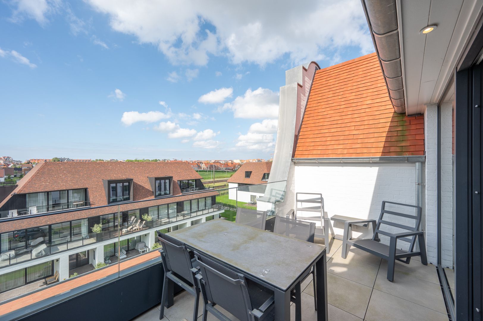 Nieuwbouwappartement met lichtrijke brede leefruimte en groot leefterras foto 4