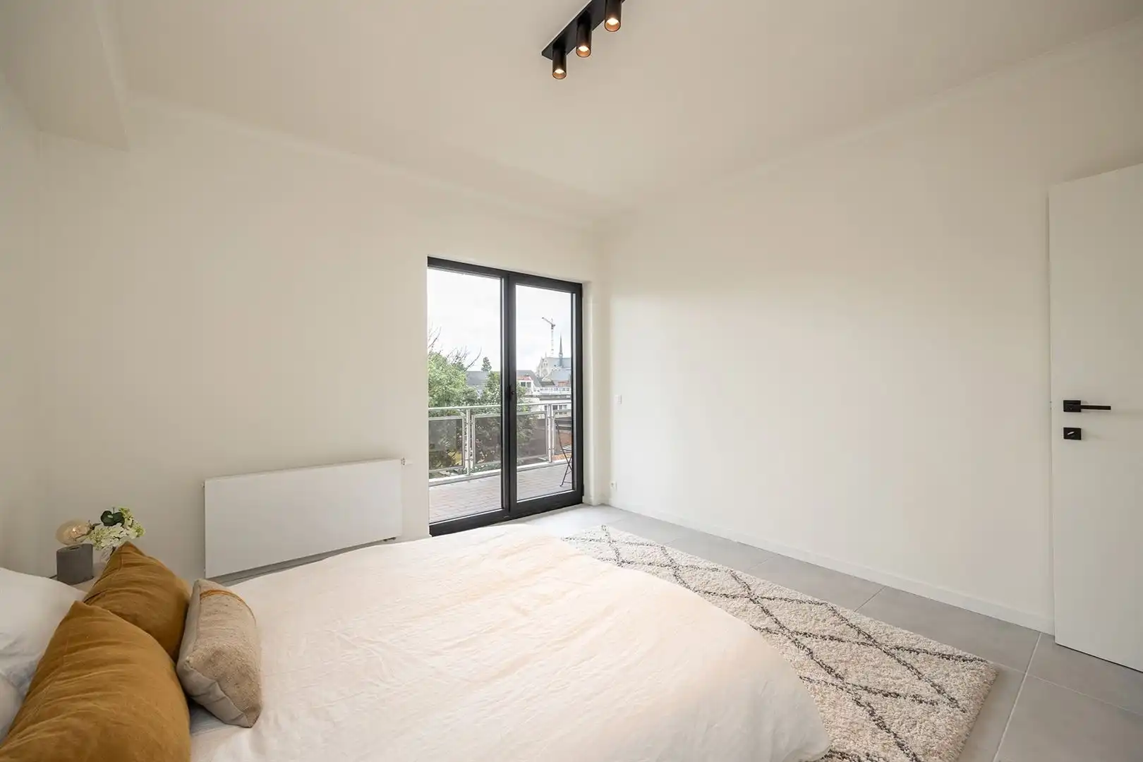 instapklare renovatie met groot terras foto 15