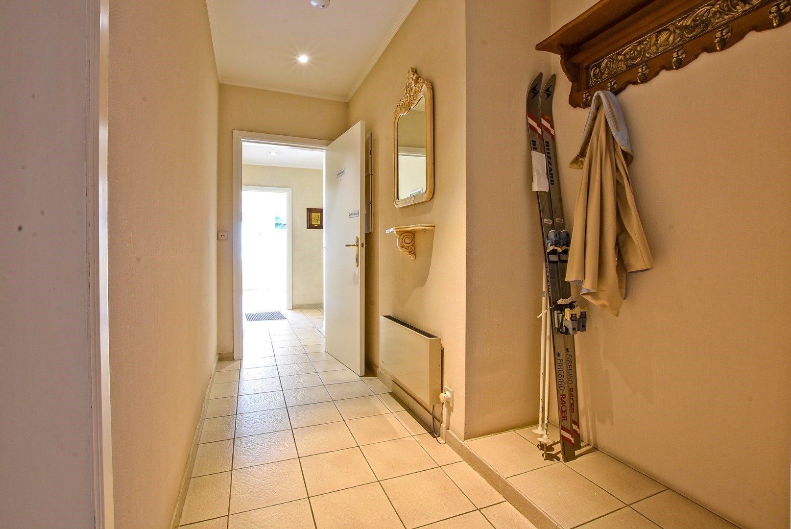 Ruim gelijkvloers appartement (127 m²) met tuin (30 m²) en 2 slaapkamers in hartje Nieuwpoort-stad foto 10
