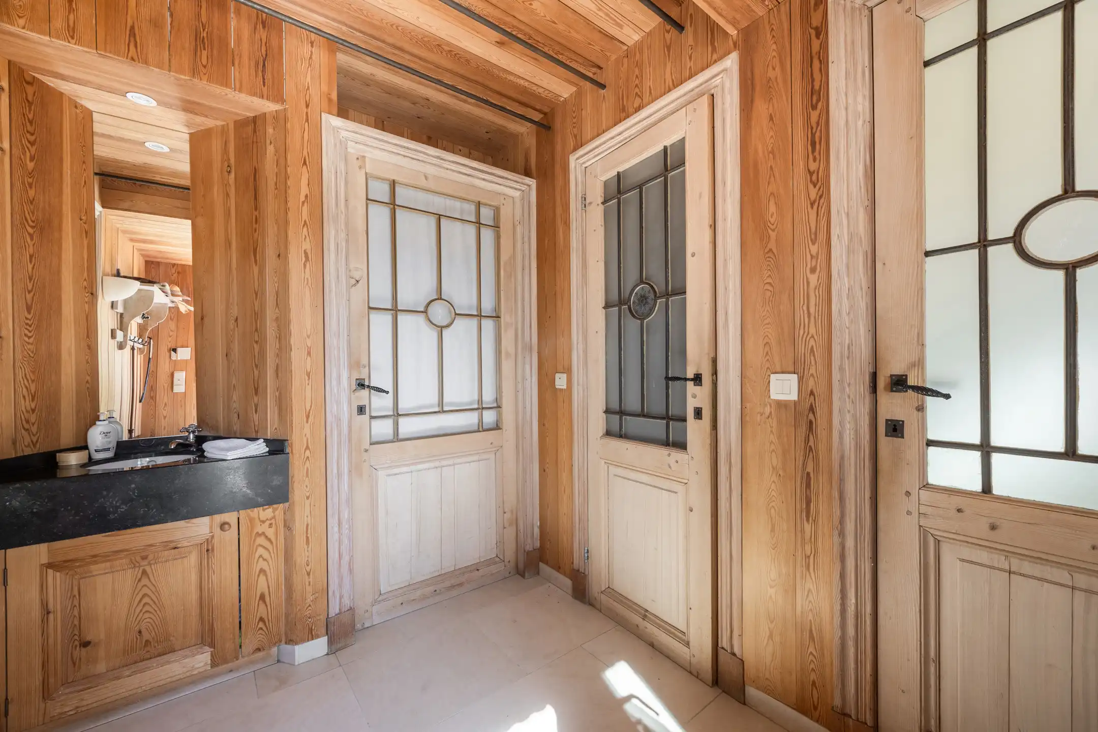 Unieke parel op royaal perceel (3.877 m²) met bouwgrond foto 23