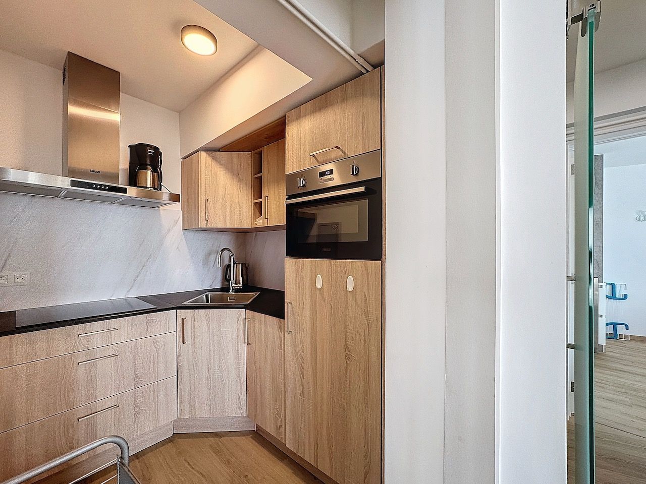 Zeer goed gelegen, vernieuwd appartement met zijdelings zeezicht foto 7