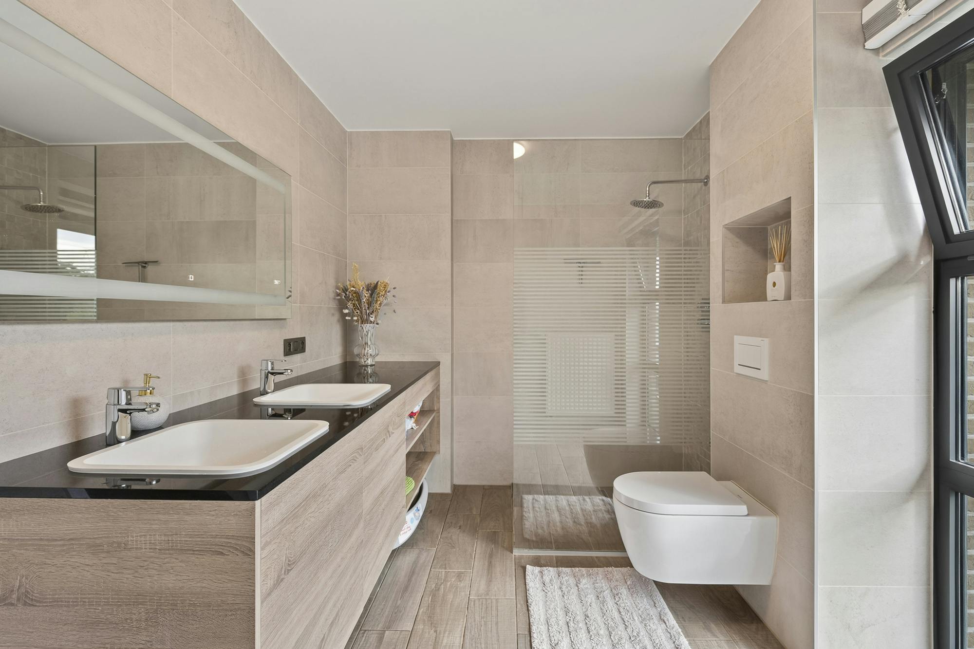 Luxe villa met exclusieve tuin en magazijn in KMO-zone foto 68