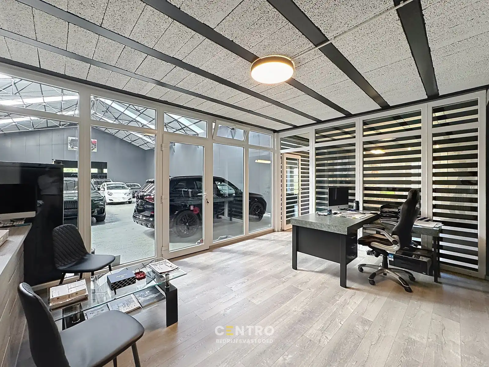 Vernieuwde ruime woning, magazijnen, bijgebouw mét grote parking op zeer strategische locatie (industriegrond) ! foto 23
