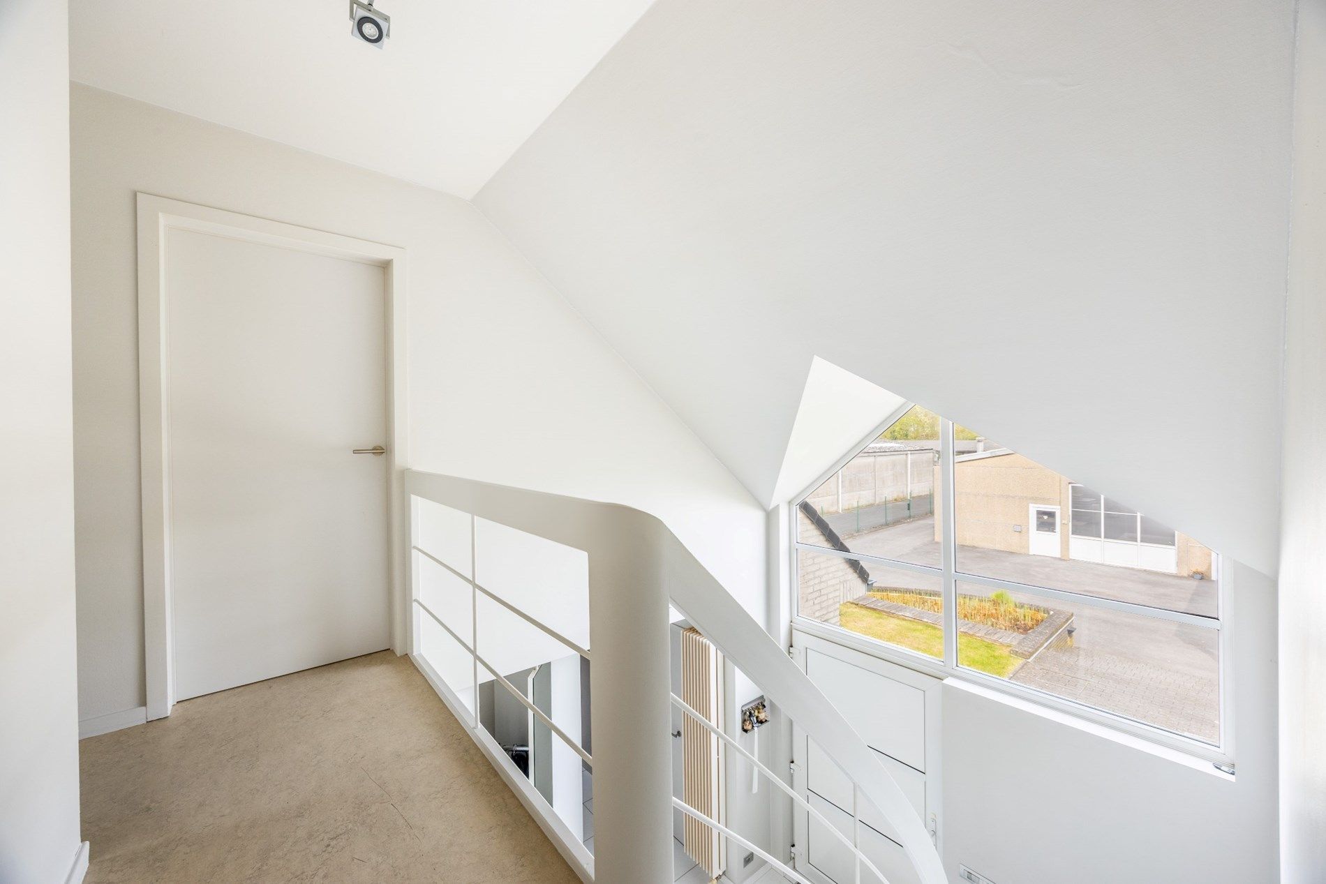 UNIEKE VILLA MET MAGAZIJN VAN 550 M² foto 21