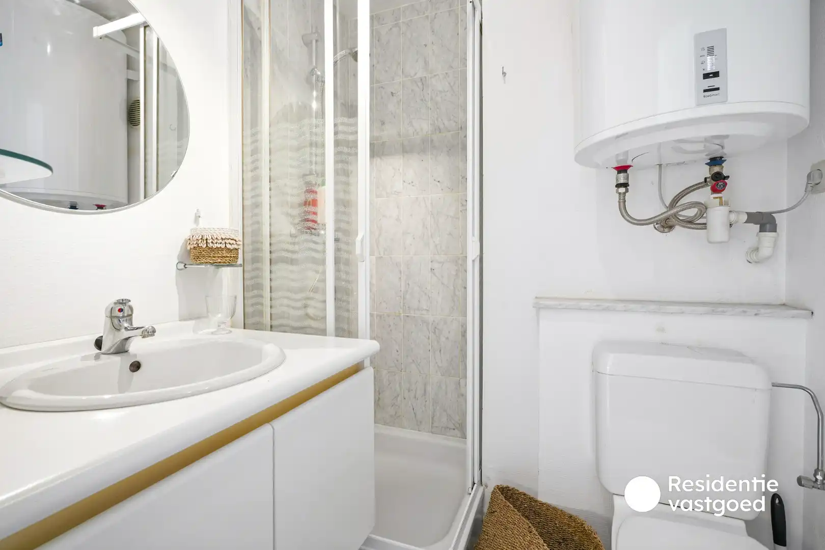 Lichtrijk zongerichte studio met slaaphoek, gelegen op 300m van de zee te Koksijde.  foto 8