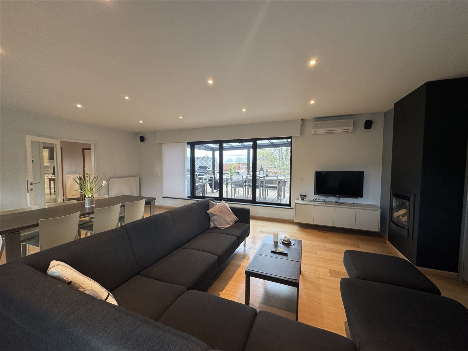 Uniek kantoorgebouw met duplex appartement te koop foto 14