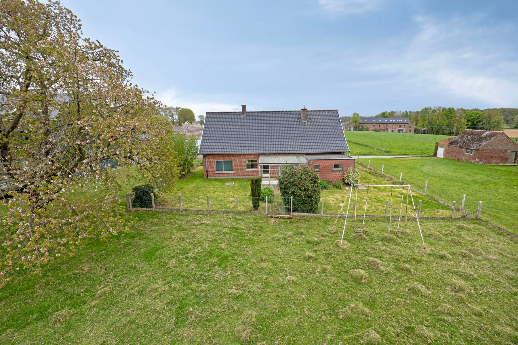 Ruime woning met potentieel op perceel van 13a70ca. foto 32