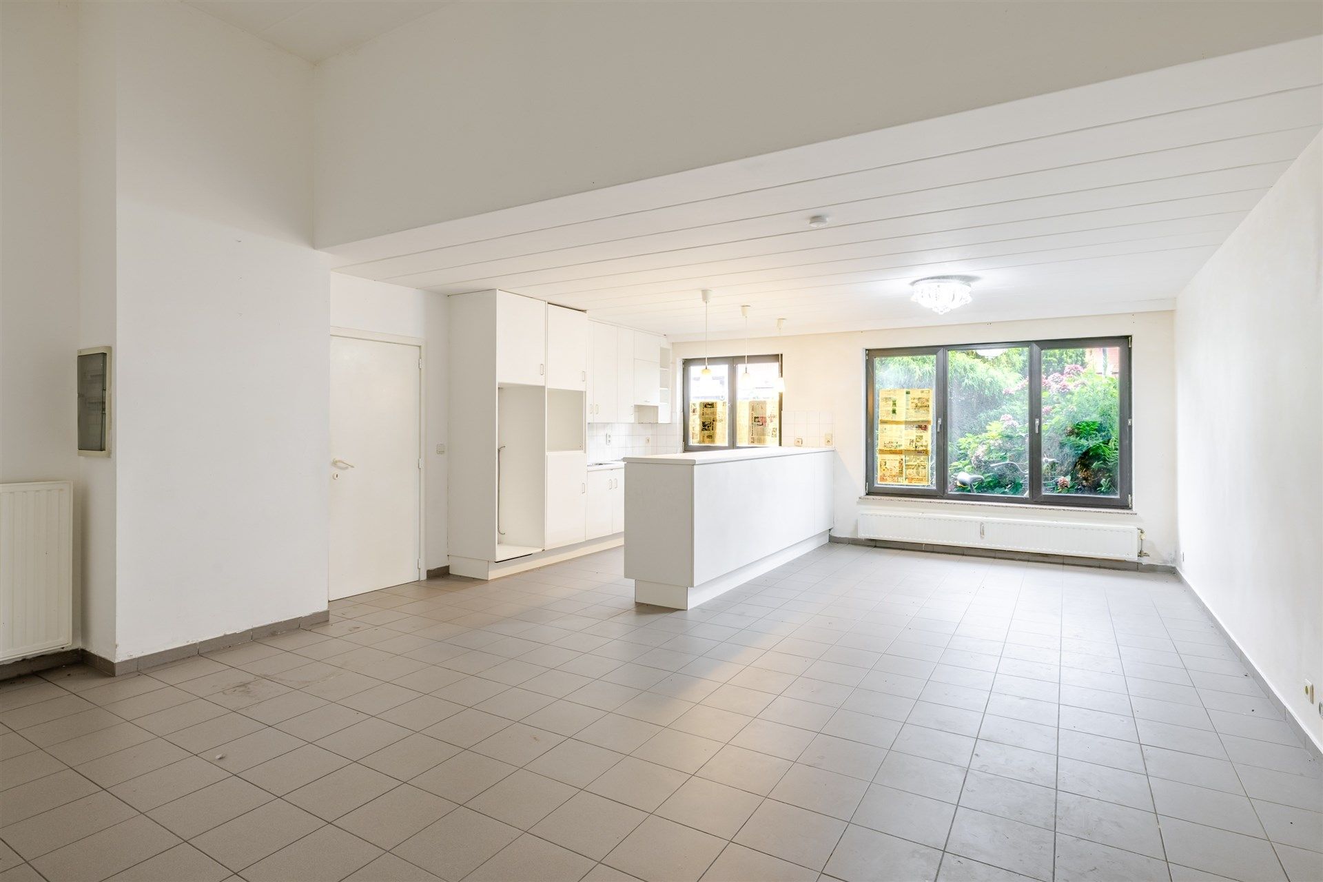 Opbrengsteigendom bestaande uit 6 ruime appartementen + 7 ondergrondse autostaanplaatsen foto 3
