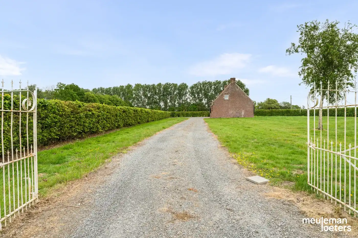 Karaktervolle hoeve met bijgebouw en meer dan 2 ha weiland te Waardamme foto 2