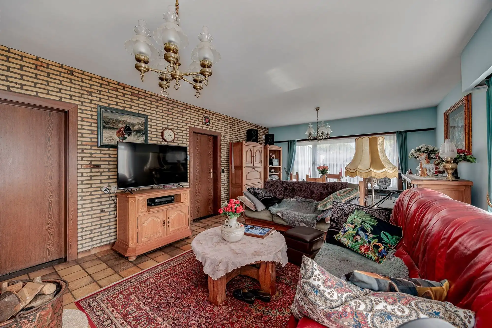 Ruime open bebouwing met 3 slaapkamers en veel potentieel foto 3
