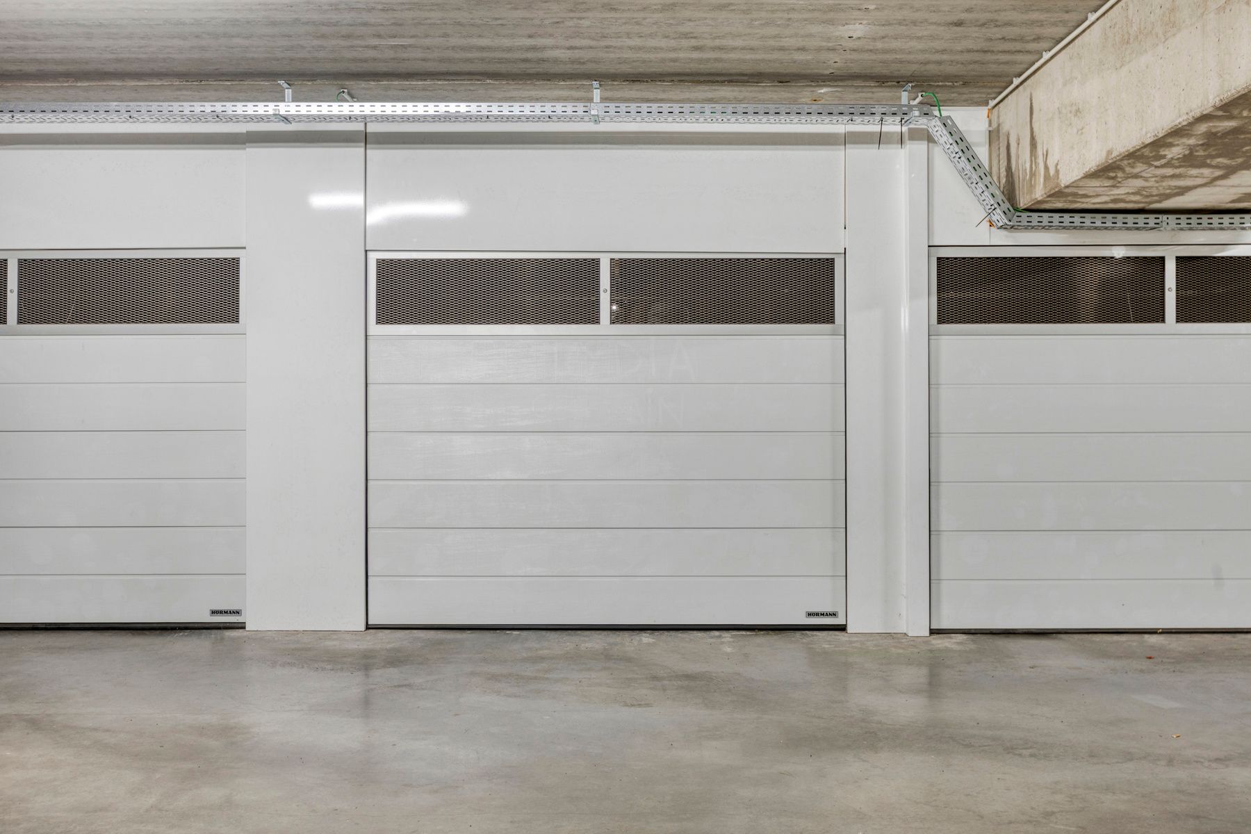 Instapklaar appartement met grote garage !! foto 13