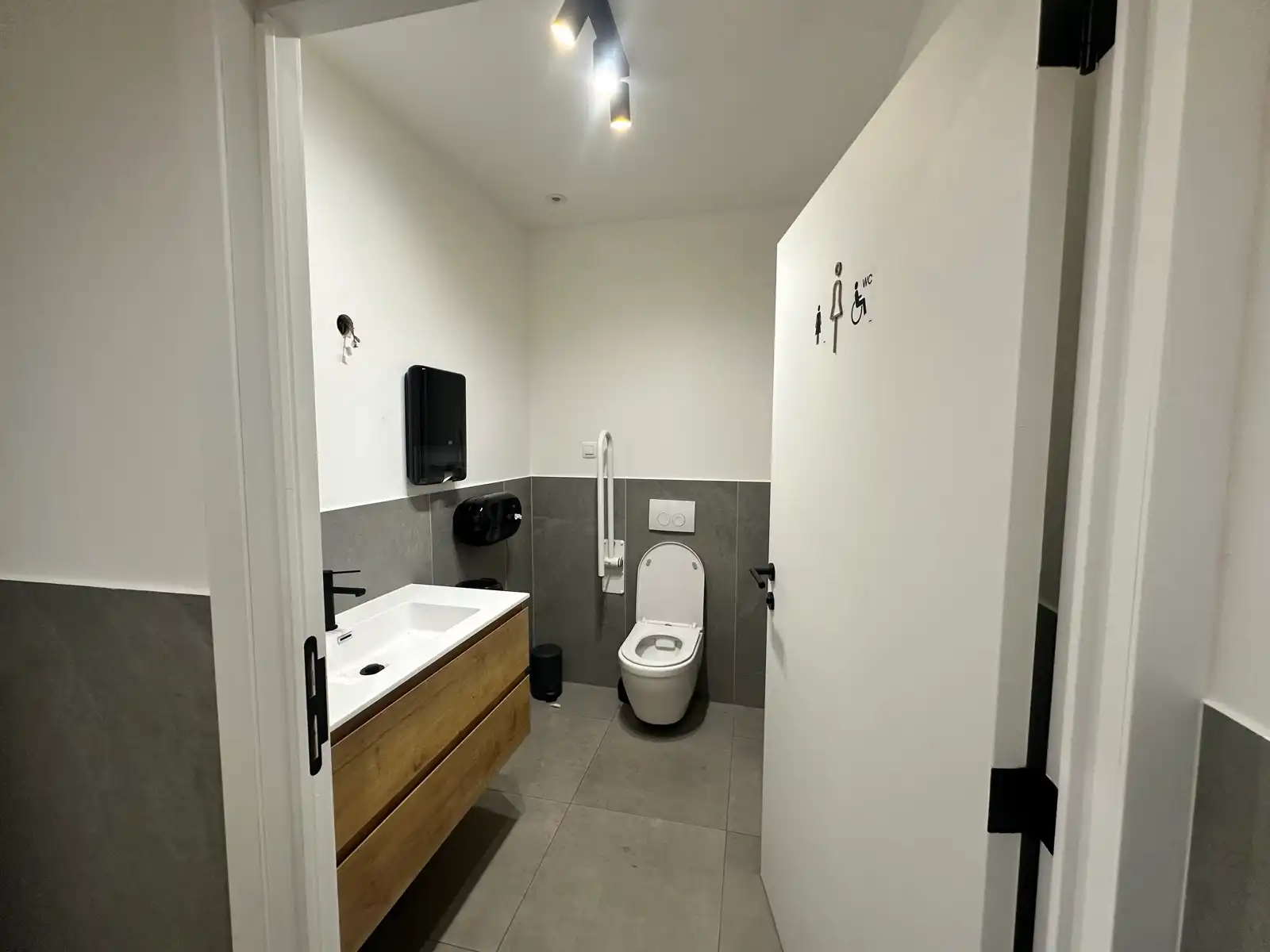 Horeca + triplex appartement te huur in Hoogstraat foto 8