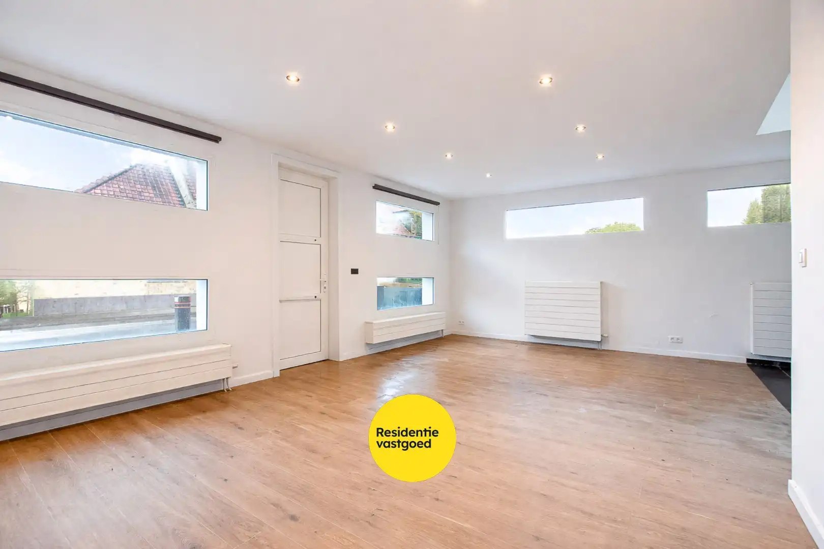 Gezellige halfopen woning met tuin en parking foto 5