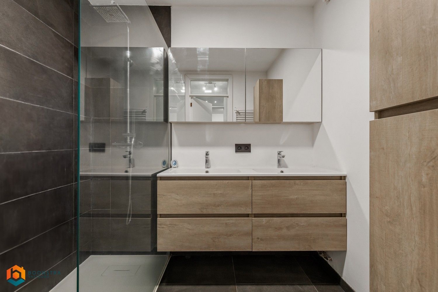 Gerenoveerd appartement met 3 slpkrs in centrum Haacht foto 9