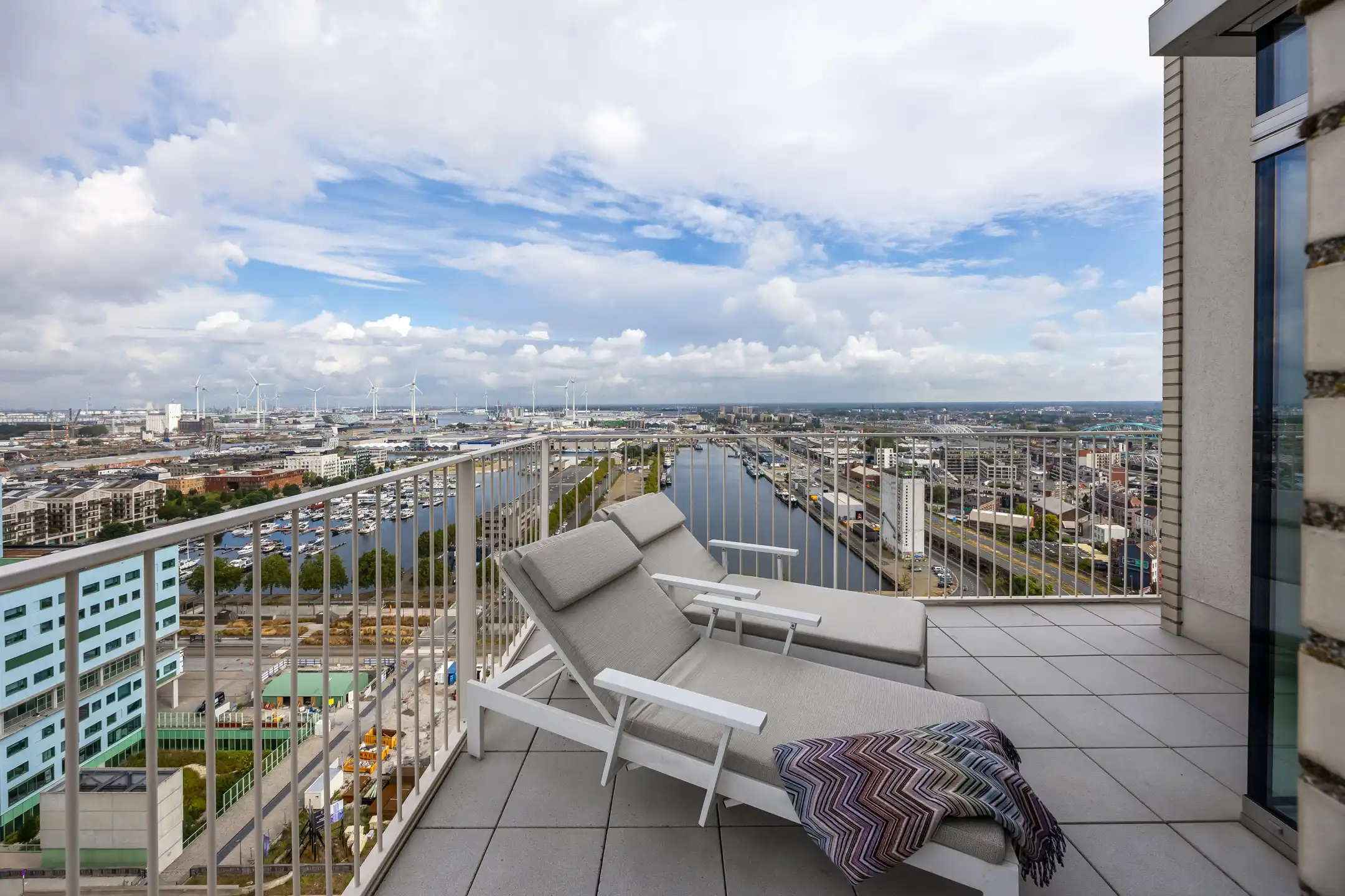 Duplex-penthouse met zicht over de Antwerpse skyline foto 23