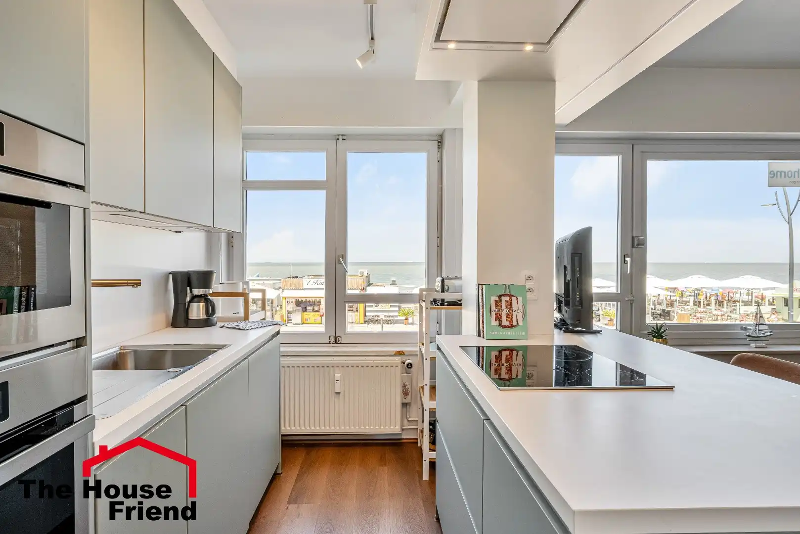 Ruim appartement met frontaal zeezicht op absolute toplocatie aan de Zeedijk in Blankenberge foto 4