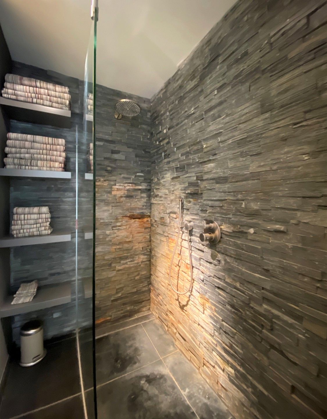 panoramisch wonen in 'London Tower' met zicht over Eilandje foto 13