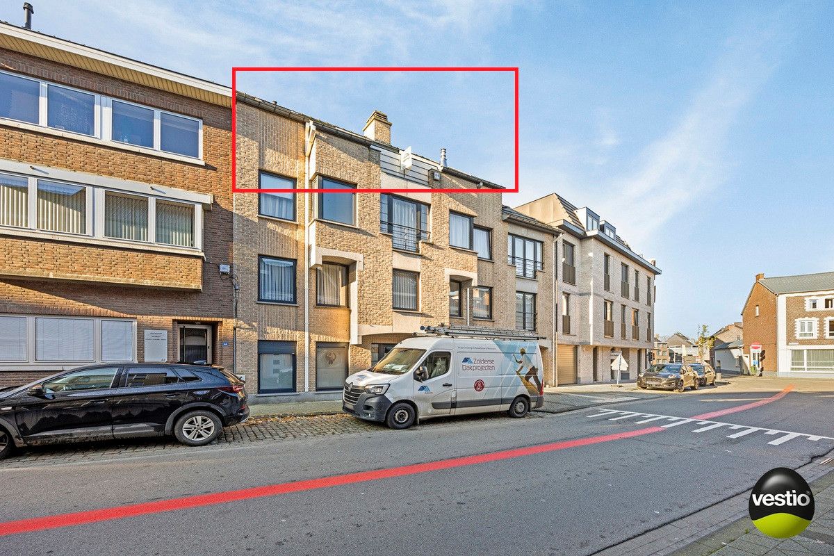 LUXUEUS APPARTEMENT VAN 170M² MET 3 SLAAPKAMERS IN CENTRUM BILZEN. foto {{pictureIndex}}