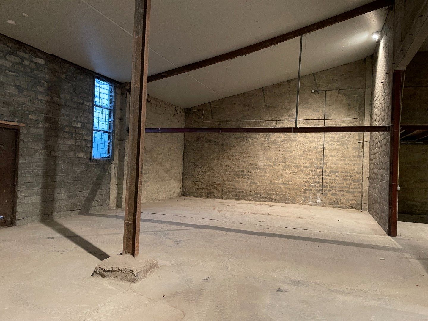 Magazijn ( 300m²) gelegen te Olsene foto 3